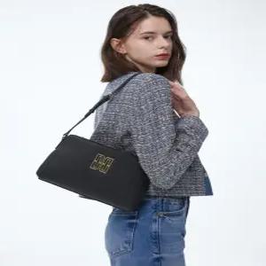 닥스 액세서리 여성 24FW 블랙 DD로고 소가죽 숄더백 WCBA4F031BK