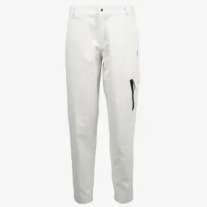 푸마 흰색 발목지퍼 남자골프바지 간편한운동 품격있는스타일 데일리팬츠코디 활동성좋은 멋진 편리한