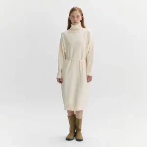 마리끌레르 터틀넥 니트 원피스(MAFDKO01MIV)