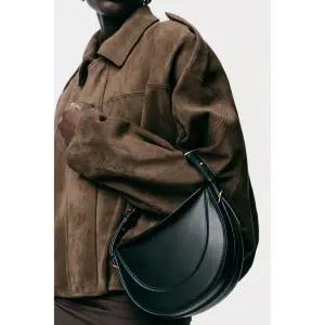 자라 ZARA 가방 백 플랩 크로스백 - 블랙