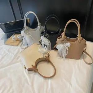 여성 트렌디 아이렛 경량 핸들 키링 레이스 크로스백