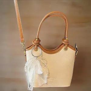 여성 경량 아일렛 디자인 핸들 키링 레이스 크로스백