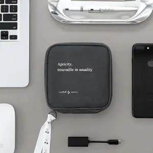 아이코닉 코트니 케이블파우치 WFGIX3U