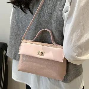 [다잇템] 여자 베이직 스퀘어 골드버클 쁘띠 가죽 숄더백