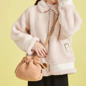 4컬러 뽀글이 양털 플리스 미니 크로스 버킷백 TFA834