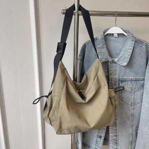 슈닉크 투사이드포켓 여성크로스백