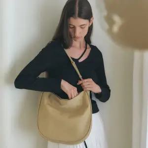 [롯데백화점]조이그라이슨 인피니티 호보백 LW5SE4770_KH