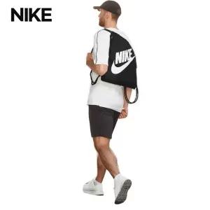 나이키 짐색 헤리티지 드로우스트링 백(13L) 블랙 화이트 DC4245-010