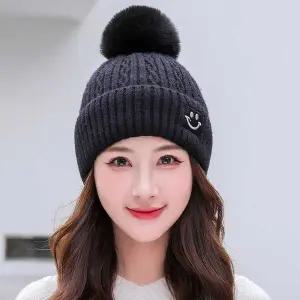 [하프클럽/]여자 겨울 여행 룩 주말 외출 방울 털 니트 모자 코디