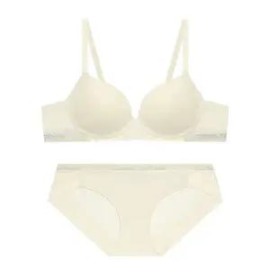 [롯데백화점]코데즈컴바인 이너웨어 베이직 여성 노와이어 브라팬티세트(CEWBRBP162CRM)