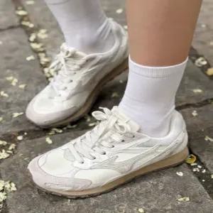 [국내/당일출고] 미즈노 LG 60S 2K 소프트 클라우드 화이트 남녀공용 운동화 런닝화