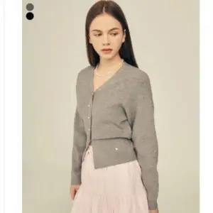 [롯데백화점]게스 여성 밑단 트임 스웨터 가디건 OO4S2682