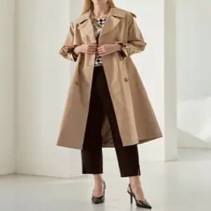 [르니앤맥코이]르니 자수 라펠 카라넥 비죠 장식 트렌치 코트 MK03BY200HJJ