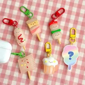 햇볕에 구워지는 랜덤 꼬치 가방고리 열쇠고리 키링