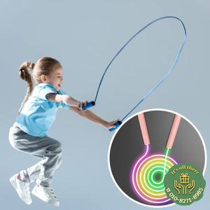 빛나는 줄넘기 - 운동을 위한 다채로운 LED 피트니스 및 조절 가능한 스포츠 장난감