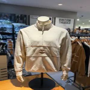 [팀버랜드] 팀버랜드 A69R3 D22 컷앤쇼우 반집업 맨투맨 아이보리