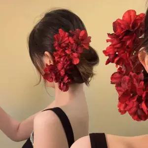 화려한 빨간꽃 헤어악세사리 꽃 나비 레이스 장식 쇼 공연용 모델 촬영용 댄스용 정열의 빨간색 헤어핀 헤