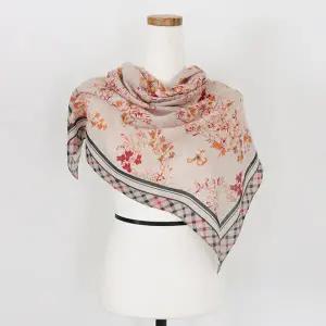 [샵앤] 25FW 신상 국산 여성 꽃무늬 미니 사각 스카프 DRN-WSC-0878-연베이지