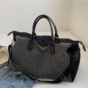 [콩심팥심]신상 기본 캐주얼 가방 토트백 모던 대학생 남자 패션