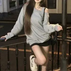 스트랩포인트 언발 오프숄더 맨투맨 JSC-d0198