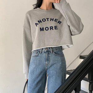 [잇수다랩] [ANOTHER MORE] 어나더 레터링 크롭 맨투맨