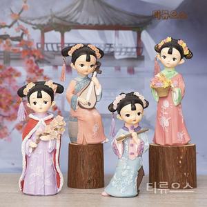 가정의달 부모님 선물 행복한 노부부 도자기 인형 수지 티류으스