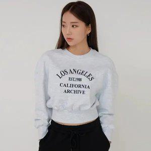 [어썸스튜디오] 여성 레터링 자수 크롭 스웨트 셔츠_ASBTSL022
