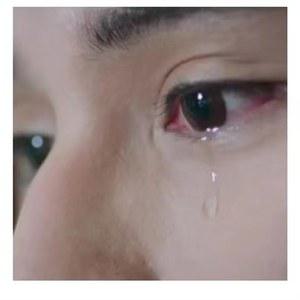 물과 빠른 눈물을 시뮬레이션하는 가짜 울음 장면을 갖춘 배우 촬영용 특수 눈물 가스 스틱 눈물 유물