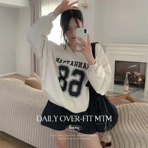핫핑 [체형커버] 코르티즈 오버핏 브이넥 프린팅 긴팔맨투맨