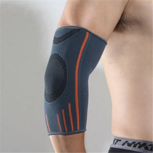 1pcs 팔꿈치 지원 탄성 체육관 스포츠 팔꿈치 보호 패드 남자 흡수 땀 스포츠 팔꿈치 패드 농구 팔 슬리브