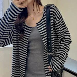 고품질 여성 간절기 긴팔 스트라이프 루즈핏 버튼 롱 가디건 (WFK566X)