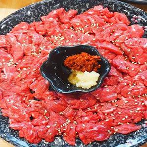 요리조리국내산 한우 육사시미 250g x 1팩+증정소스