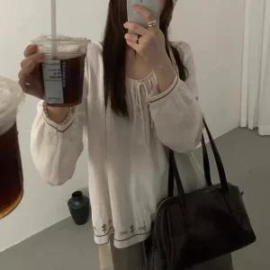 [코코블랑] 베일리 자수 긴팔 블라우스