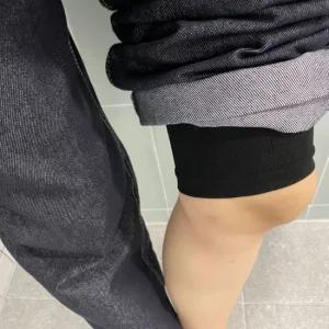 허벅지 지지대 압박 스타킹 블랙 색상 운동용 밴드 압박스타킹 수면압박스타킹