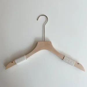 고품질 2.0cm 논 슬립 롱 후크 우드 옷걸이 1P 외투용 홈 (WCB37A6)