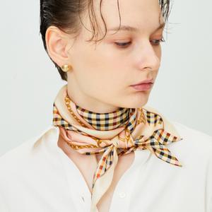 [닥스](센텀시티점)DCSC3F825I2 [SILK100%]베이지 체인프린트 쁘띠 삼각스카프&링 세트