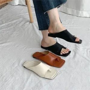 [오노마] ONM 여름 스퀘어코 슬리퍼 플랫 엄지쪼리 데일리슈즈  8648027)