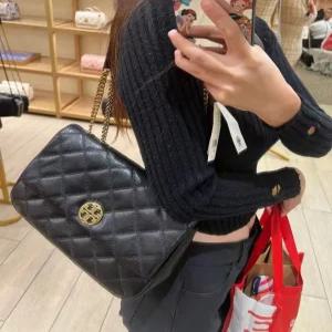 토리버치 WILLA 퀼팅 체인 라지 크로스백 BRIE 148244 001