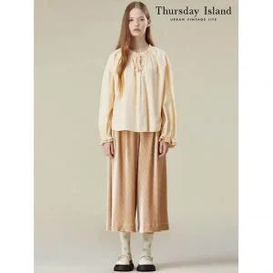 써스데이아일랜드 [하프독점특가] [Thursday Island] A라인 투톤 레이스 블라우스(T236MBL140W)