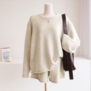 [잇수다] (SET) 모브주 라운드 루즈핏 니트 + 밴딩 반바지 투피스 세트