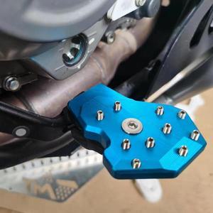 후면 발판은 CFMOTO 450MT MT450 MT 700MT MT700 오토바이 브레이크 페달 확장을 위한 페그 받침대를 확대