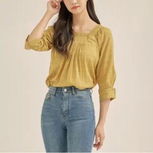 [로엠] 레이스 장식 스퀘어넥 블라우스 (RMBLA3801B-T)