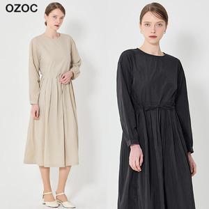 [오조크(OZOC)] 뒷단추 라운드넥 플리츠 원피스 (택가격: 99000원)