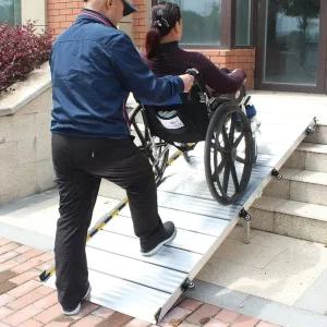 계단휠체어 계단오르는 전동카 리프트 발판 안전 외부