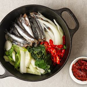 [통영수산물시장] 통영 생멸치 쌈밥 밀키트 (멸치 250g+야채 270g+소스 70g)