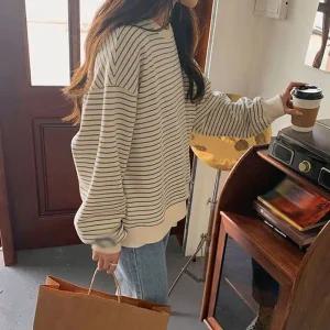 [하프클럽/]아이보리 블루스트라이프 루즈핏 맨투맨