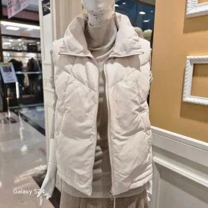 [BCBG] 올앤썬드리 겨울25 밴드넥 볼륨 다운 베스트 A5W9F502_P407389657