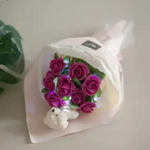 비누 장미 조화 꽃다발 LED 큐티베어 45cm 2컬러 인테리어 꽃 선물 장식 기념일 졸업식 발표회 학예회 인형