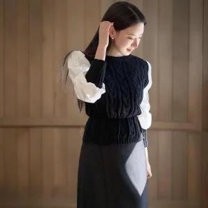 [하프클럽/]여성 꽈배기 케이블 디자인 퍼프 니트 조끼
