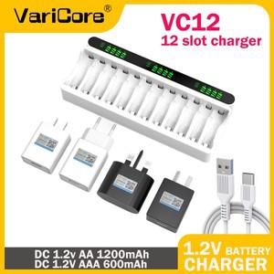 VariCore의  VC12 타입-C 12슬롯 스마트 충전기는 1.2V AA/AAA NiMH/NiCD 충전식 배터리용으로 설계되었습